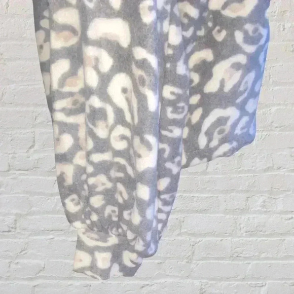 Know One Cares Leopard Pullover - Picture 4 of 4